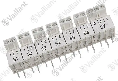 Steckverbinder von Vaillant in einer Reihe, beschriftet S1 bis S7, mit mehreren Anschlüssen zur elektrischen Verbindung.
